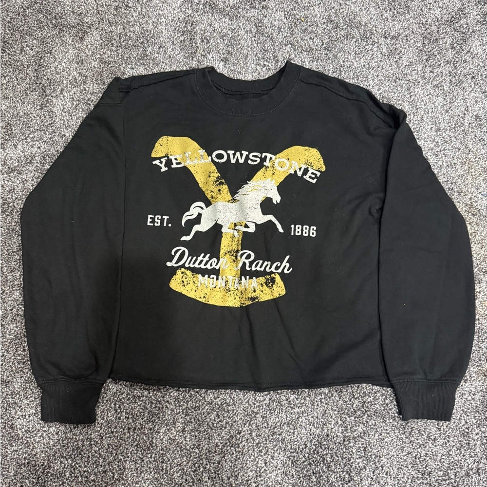 Yellowstone Dutton Ranch
Women's Black Cropped
Graphic Sweatshirt Size XS